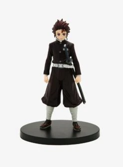Banpresto Demon Slayer: Kimetsu No Yaiba Tanjiro Kamado Collectible Figure (Version B)
